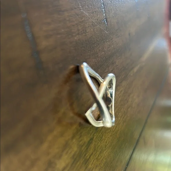 Elegant Sterling Silver Crossover Ring - Picture 4 of 6